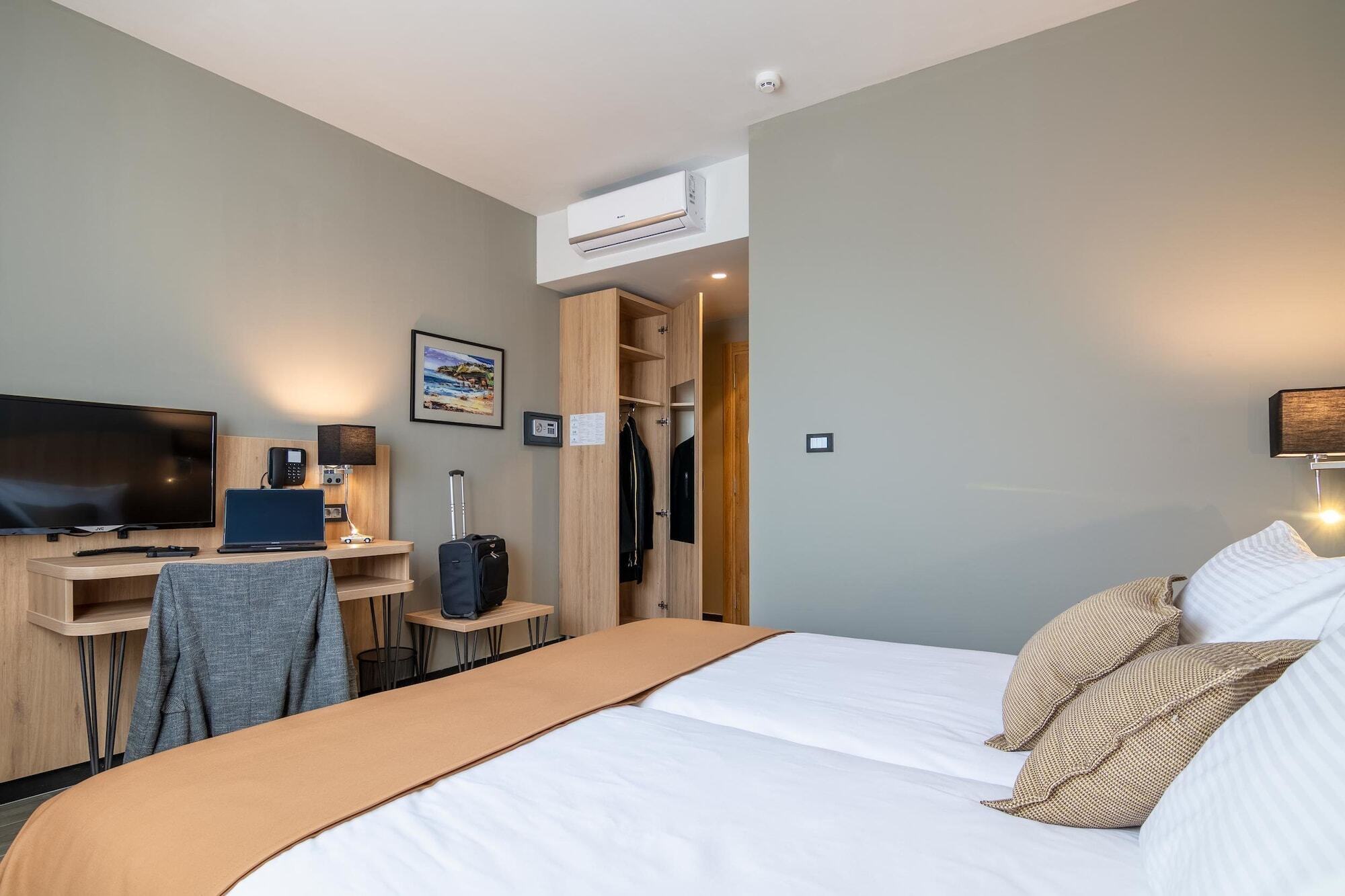Hotel Resurs Podgorica Buitenkant foto