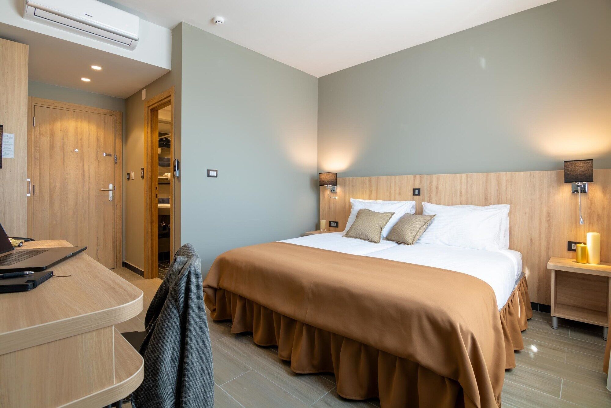 Hotel Resurs Podgorica Buitenkant foto
