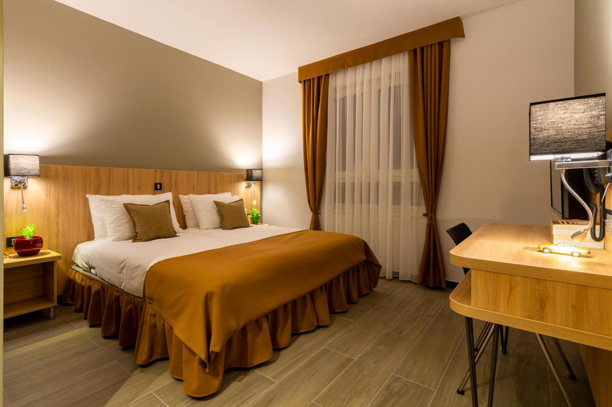 Hotel Resurs Podgorica Buitenkant foto
