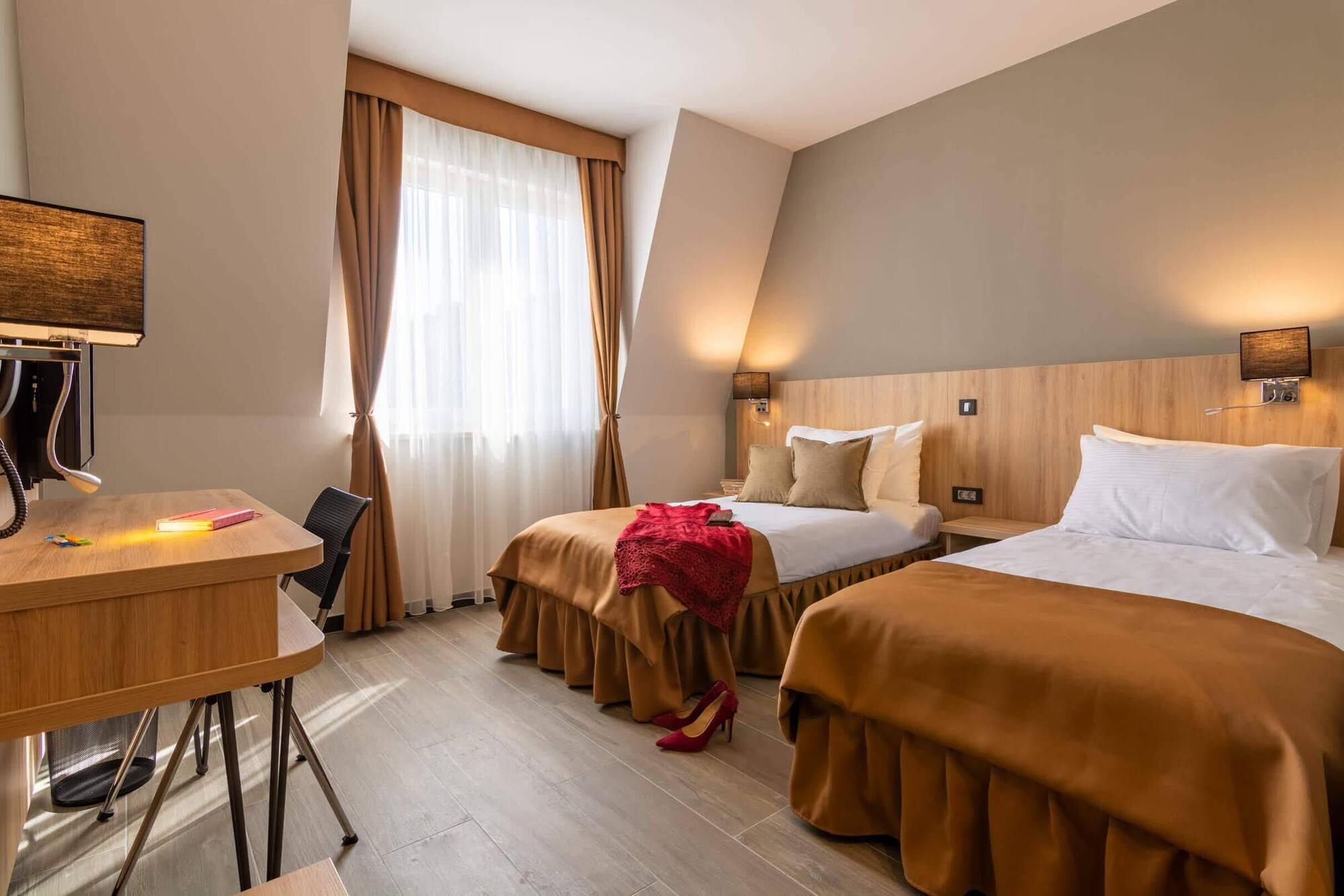 Hotel Resurs Podgorica Buitenkant foto