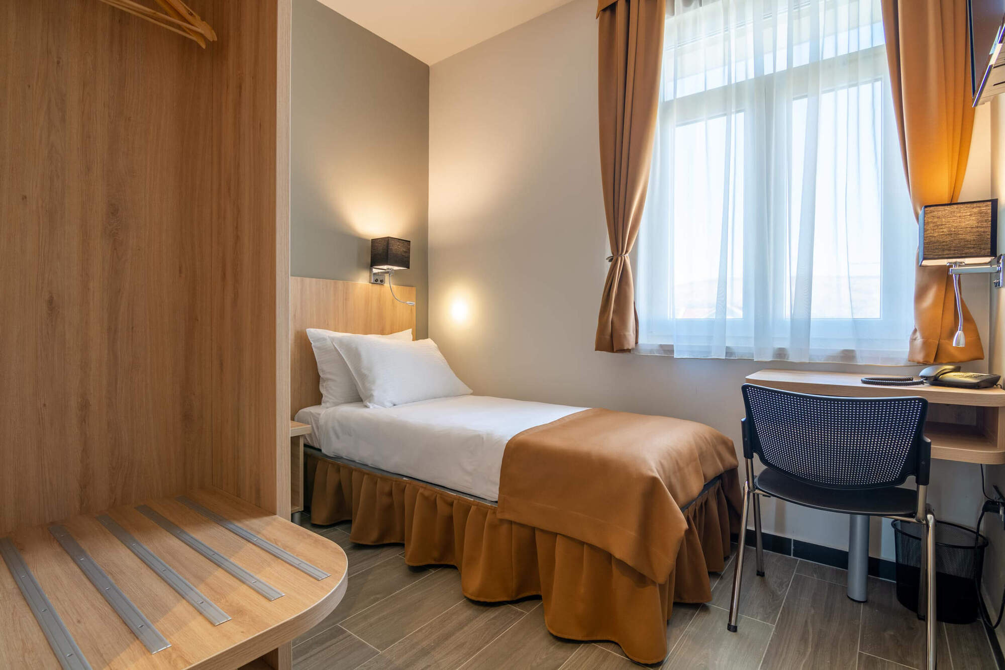 Hotel Resurs Podgorica Buitenkant foto